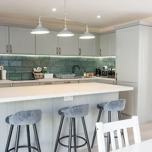 Stylish 4 Bed, Newly Renovated In Nottingham